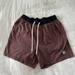 Vuori Men’s Kore Shorts Lined 5” Large